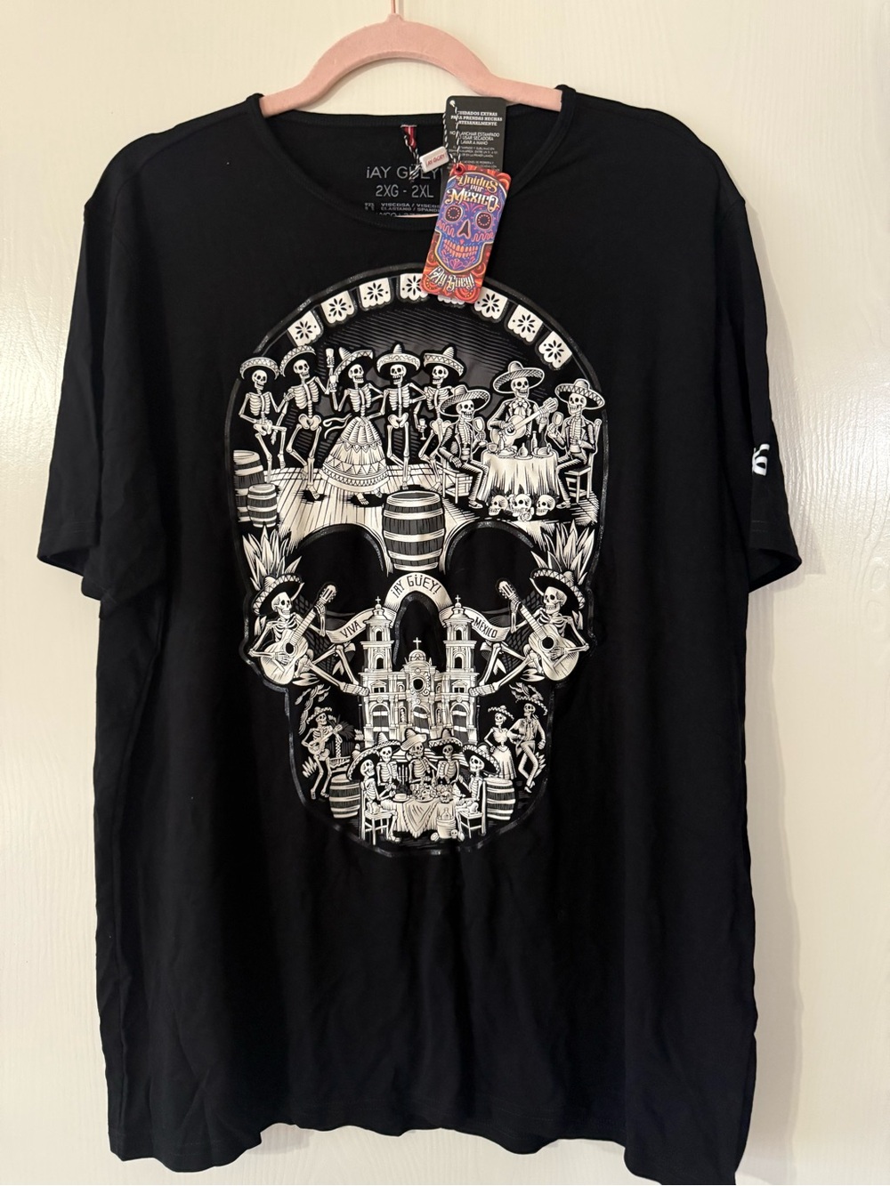 Black Men’s Short-Sleeve Tee with White Day of the Dead Skull Graphic